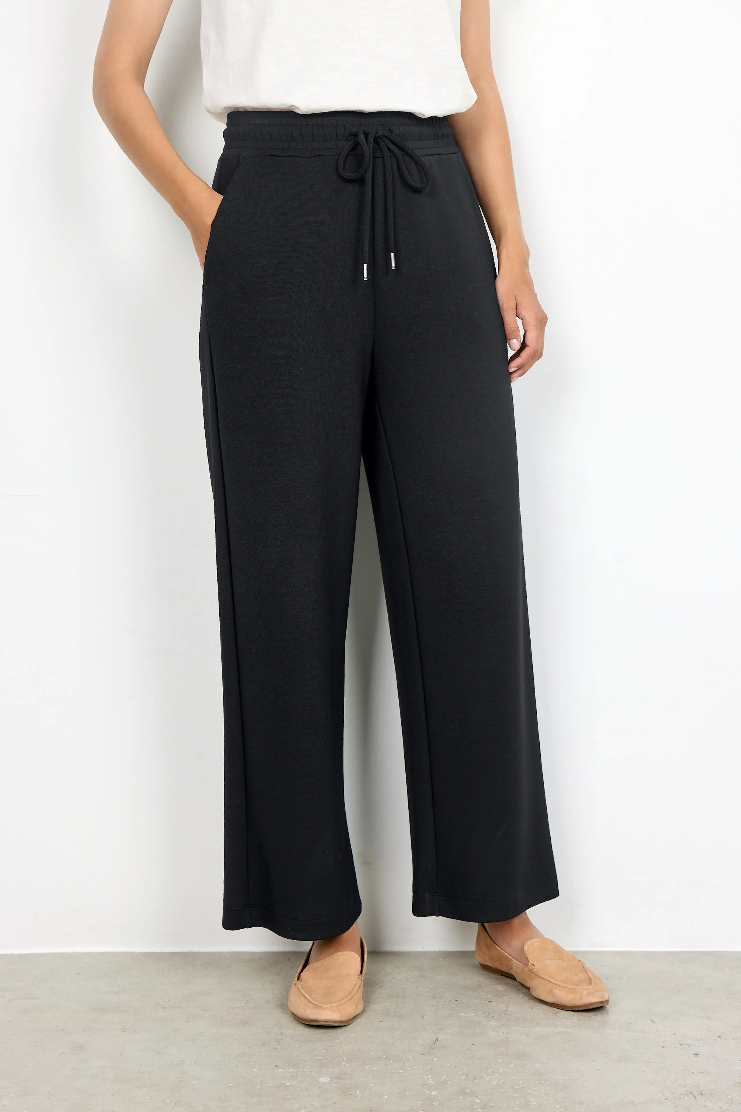 Banu 33 Pants - Black