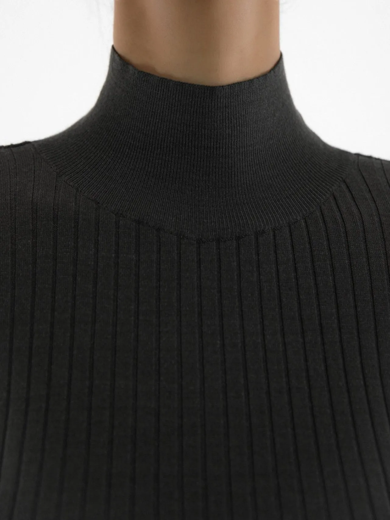 CLASSIC RIBBED HALF TURTLENECK KNIT