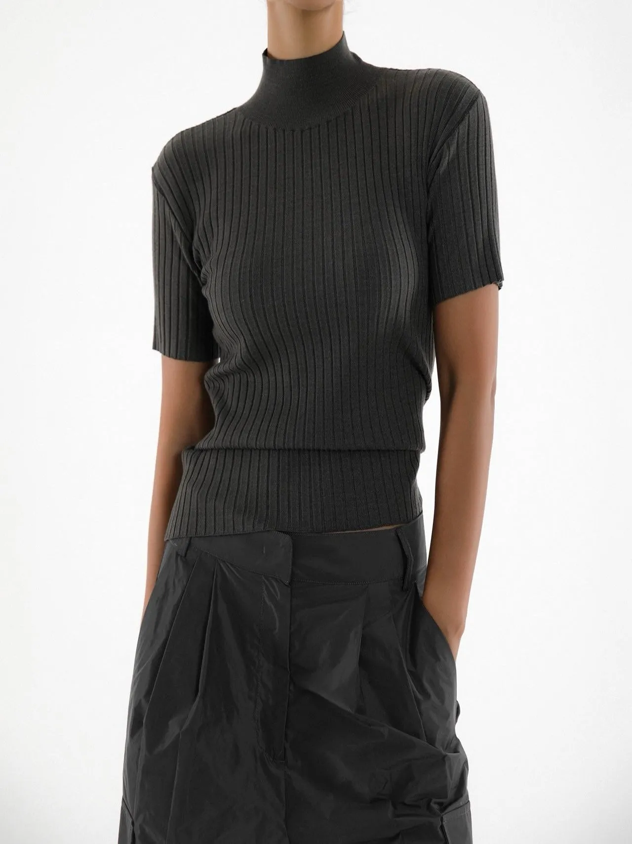 CLASSIC RIBBED HALF TURTLENECK KNIT