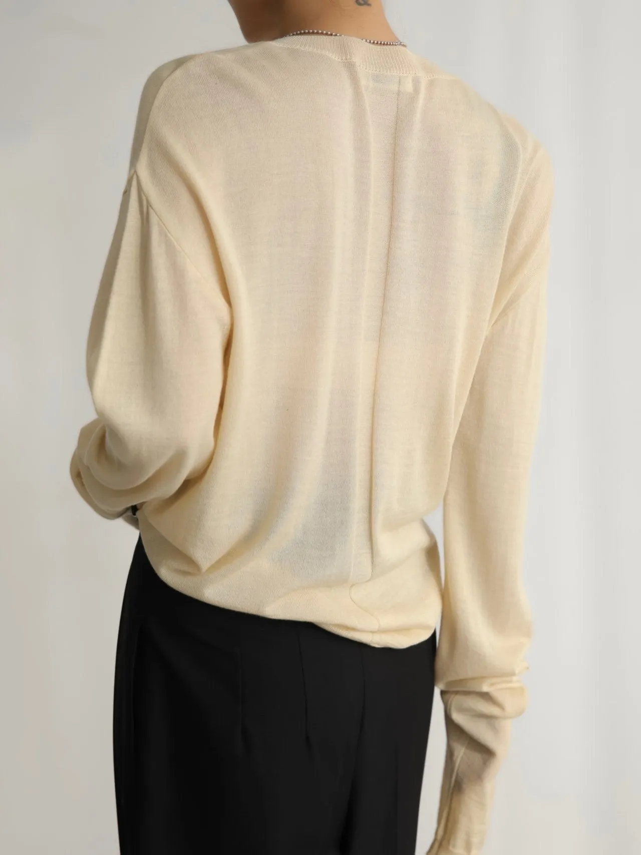 WOOL SILK DEEP V-NECK LONG SLEEVED KNIT